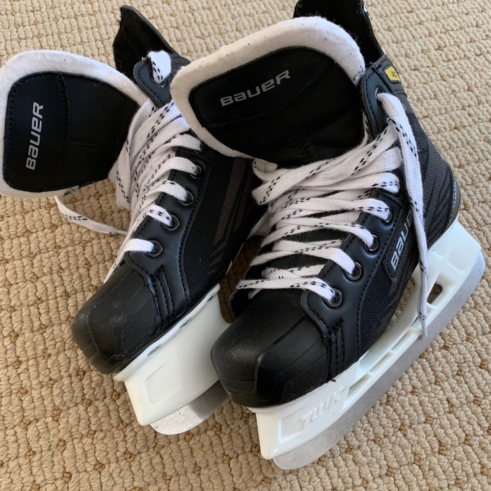 Bauer boys ice hockey skates